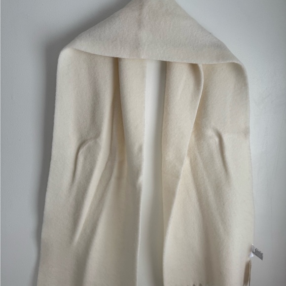 Uniqlo Soft White Stole - Picture 3 of 3